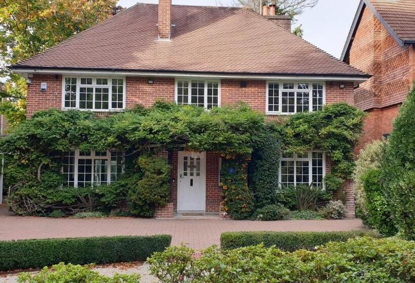 Пансион Little Robin Gate Free Parking Central 10 Min Walk To Train Station