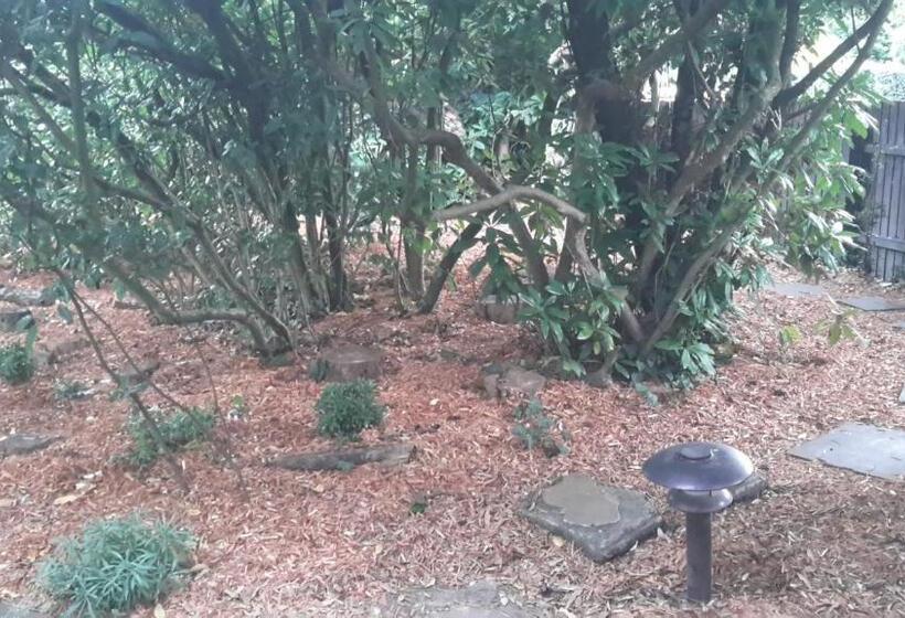 Пансион Little Robin Gate Free Parking Central 10 Min Walk To Train Station