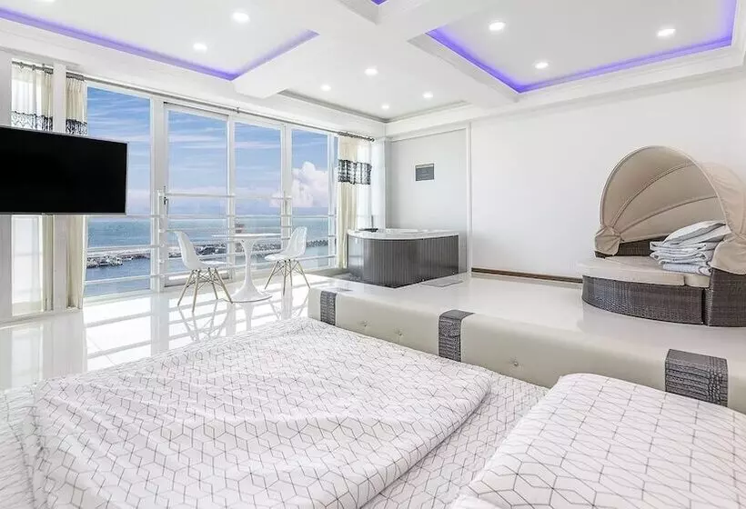 Majatalo Pohang 0.1 Poolvilla