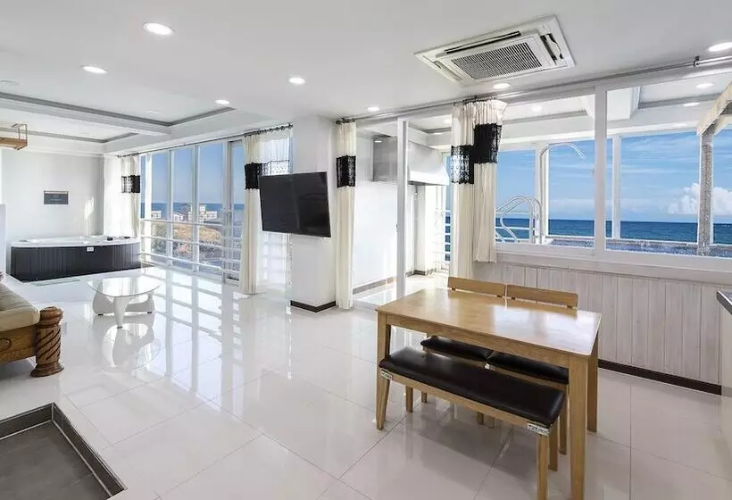 Majatalo Pohang 0.1 Poolvilla