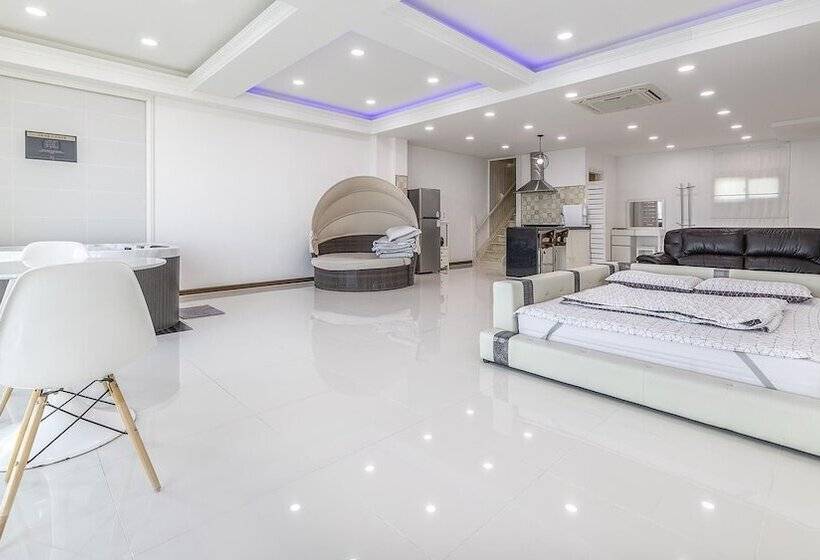 Pensão Pohang 0.1 Poolvilla