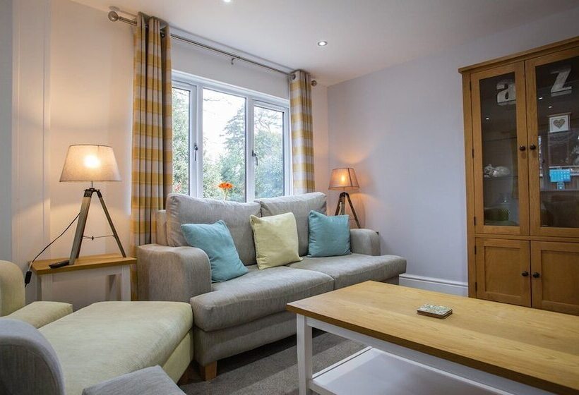 אתר נופש Sandy Balls Holiday Village