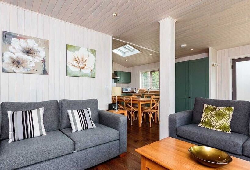 渡假胜地 Sandy Balls Holiday Village