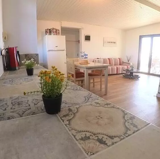 Beachfront/2br/garden/bbq/seaview/quietretreat