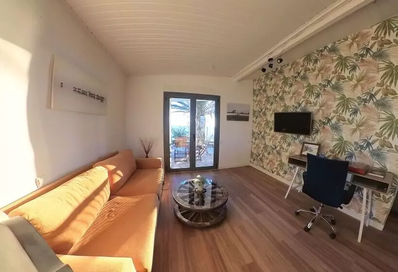 Beachfront/2br/garden/bbq/seaview/quietretreat