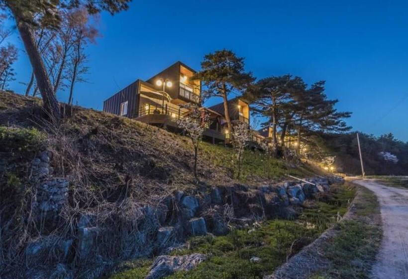 Gangneung Solbit Pension