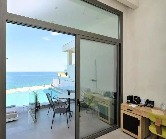 Hotelli Akrotiri Olympus Luxury Suites   Adults Only