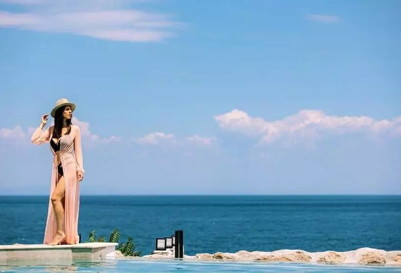 Hotelli Akrotiri Olympus Luxury Suites   Adults Only