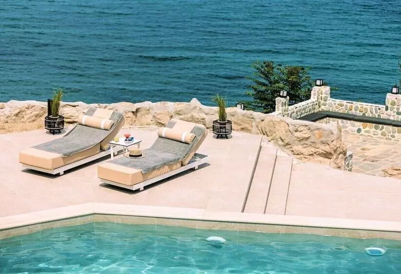 Hotelli Akrotiri Olympus Luxury Suites   Adults Only