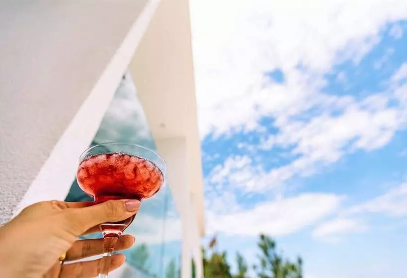 Hotelli Akrotiri Olympus Luxury Suites   Adults Only