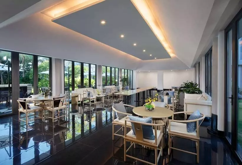 ホテル Ramada Encore By Wyndham Jiusuo Downtown