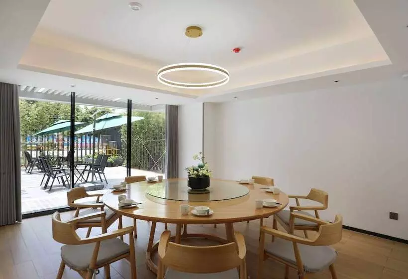 ホテル Ramada Encore By Wyndham Jiusuo Downtown