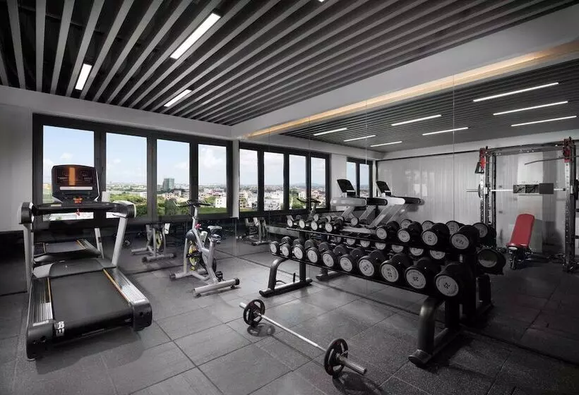 ホテル Ramada Encore By Wyndham Jiusuo Downtown