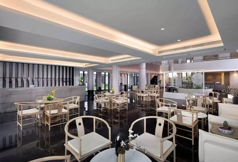 ホテル Ramada Encore By Wyndham Jiusuo Downtown