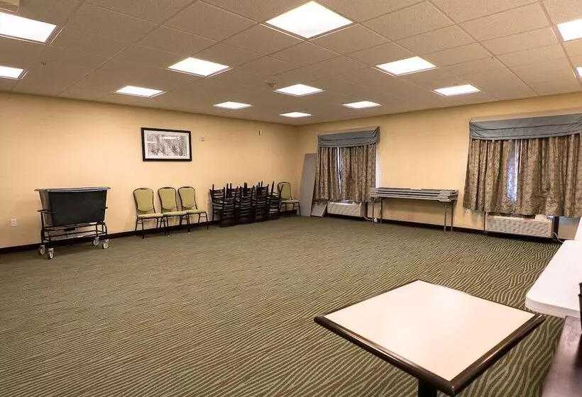 Hotelli Rivers Inn And Suites