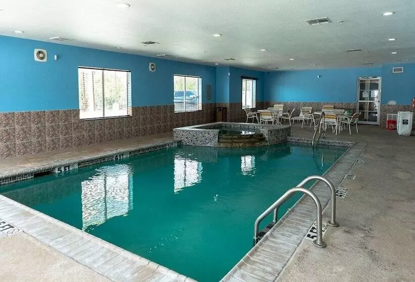 Hotelli Rivers Inn And Suites