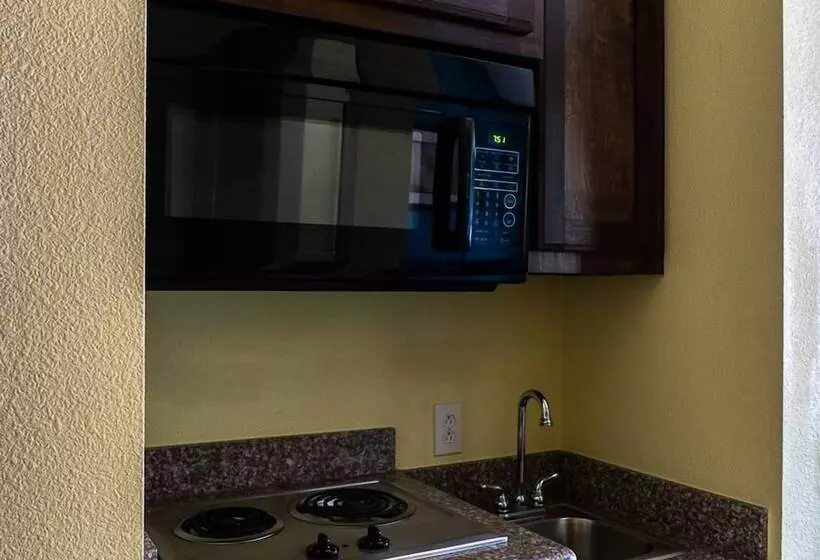 Hotelli Rivers Inn And Suites