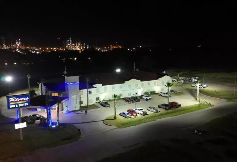 Hotelli Rivers Inn And Suites