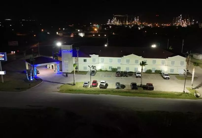 Hotelli Rivers Inn And Suites