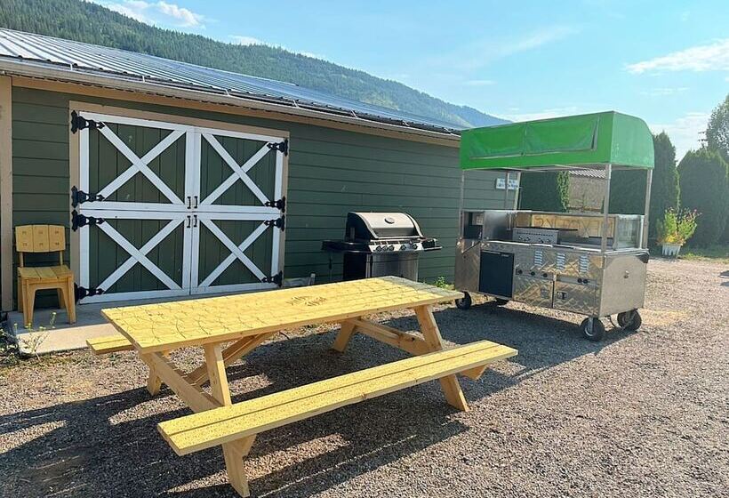 Hôtel Rural Utopia Feels Botanical Glampground And Micro Farm