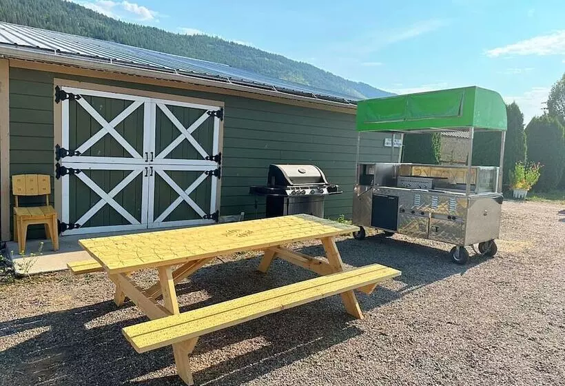 Maaseutuhotelli Utopia Feels Botanical Glampground And Micro Farm