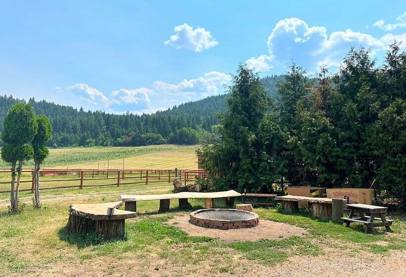 Hôtel Rural Utopia Feels Botanical Glampground And Micro Farm