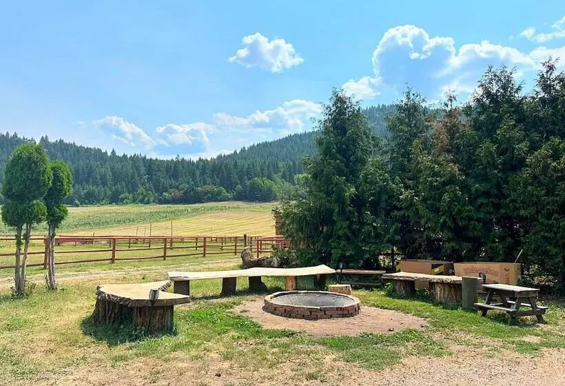 Maaseutuhotelli Utopia Feels Botanical Glampground And Micro Farm