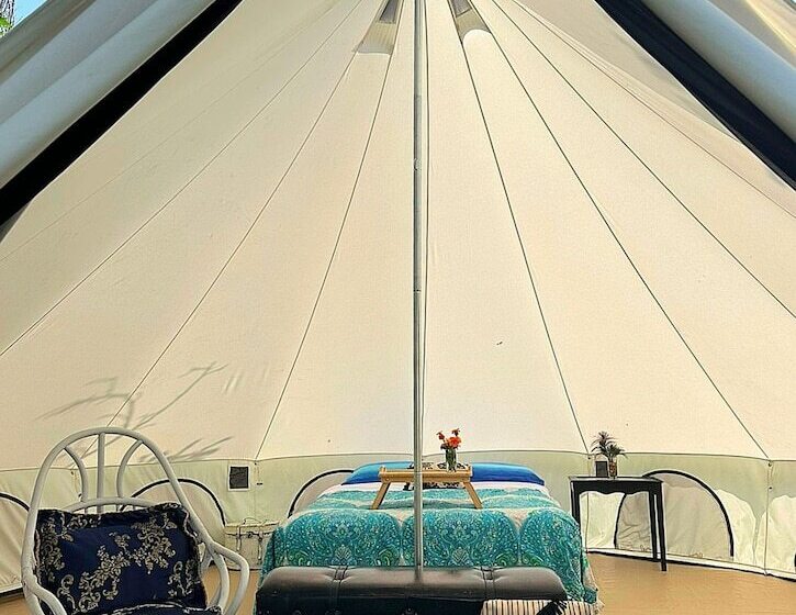 Hôtel Rural Utopia Feels Botanical Glampground And Micro Farm