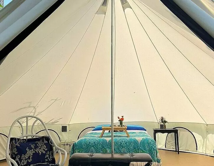 Maaseutuhotelli Utopia Feels Botanical Glampground And Micro Farm