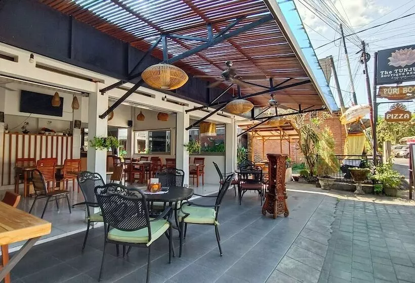 ホテル The Tunjung Boutique Resort