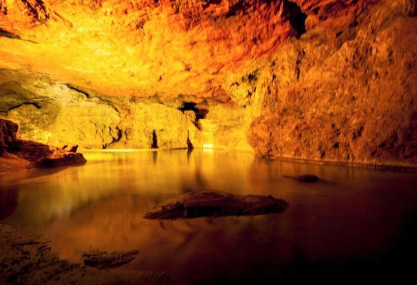 Impeccable 3 Bed 17th Century Luxury Cottage