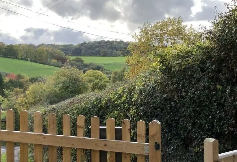 Impeccable 3 Bed 17th Century Luxury Cottage