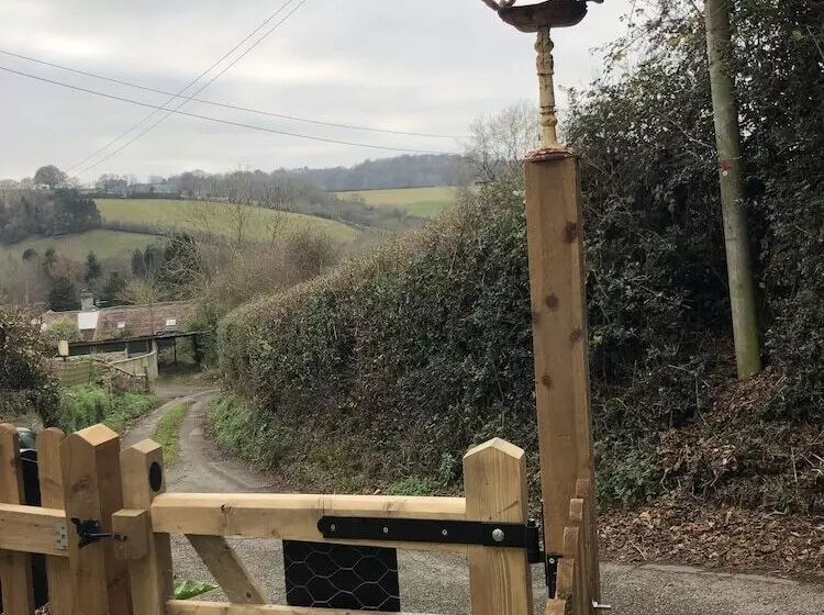 Impeccable 3 Bed 17th Century Luxury Cottage