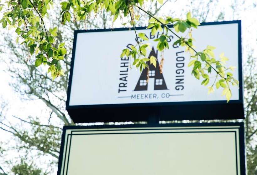 فندق على الطريق Trailhead Cabins & Lodging