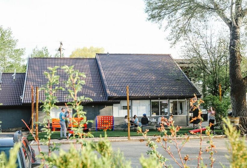 فندق على الطريق Trailhead Cabins & Lodging