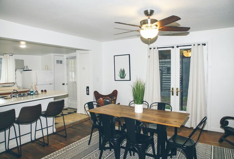 فندق على الطريق Trailhead Cabins & Lodging