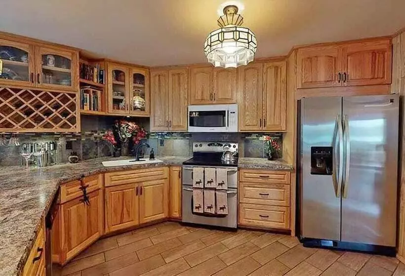 Oak Ridge Lake House