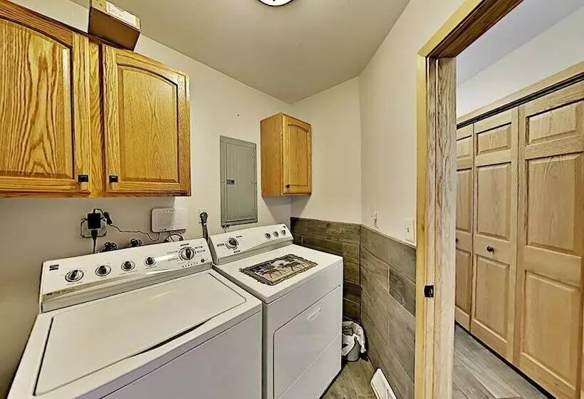 Oak Ridge Lake House