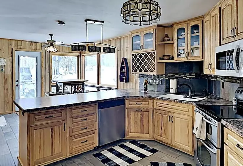 Oak Ridge Lake House