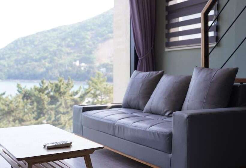 Yeosu Sea&blue Family Pension