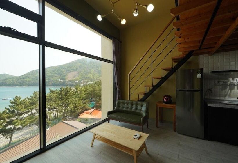 Yeosu Sea&blue Family Pension