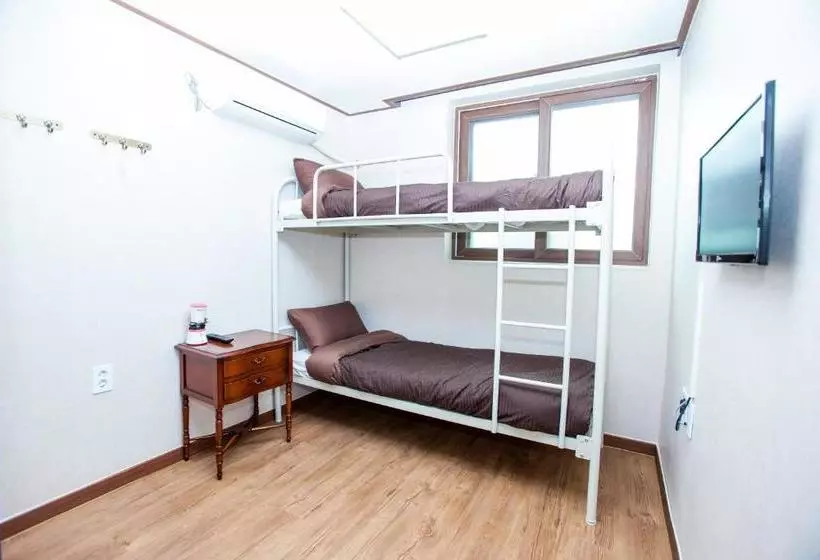 Общежитие Myeongdong K Stay 2