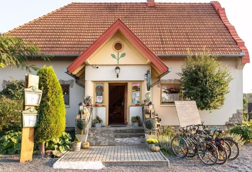 هتل Andrea Wellness Garden