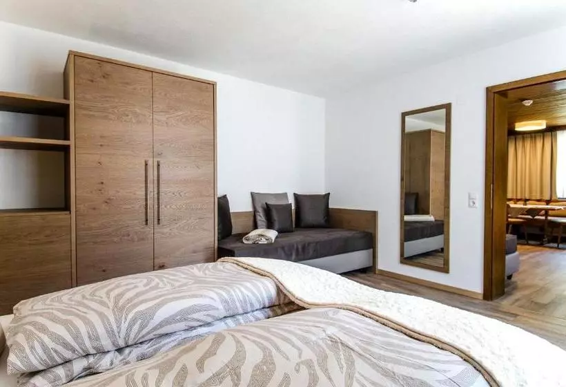 Отель Appartementhaus Chalet Sofie