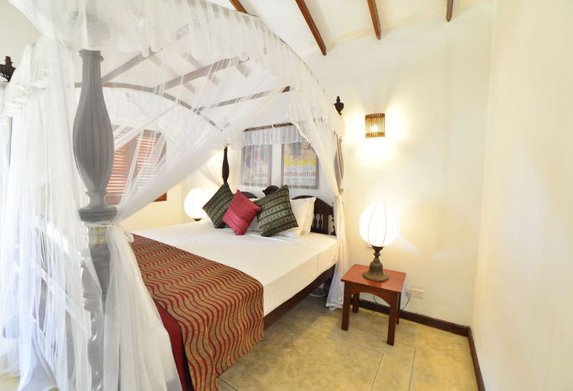 호텔 Divyaa Lagoon