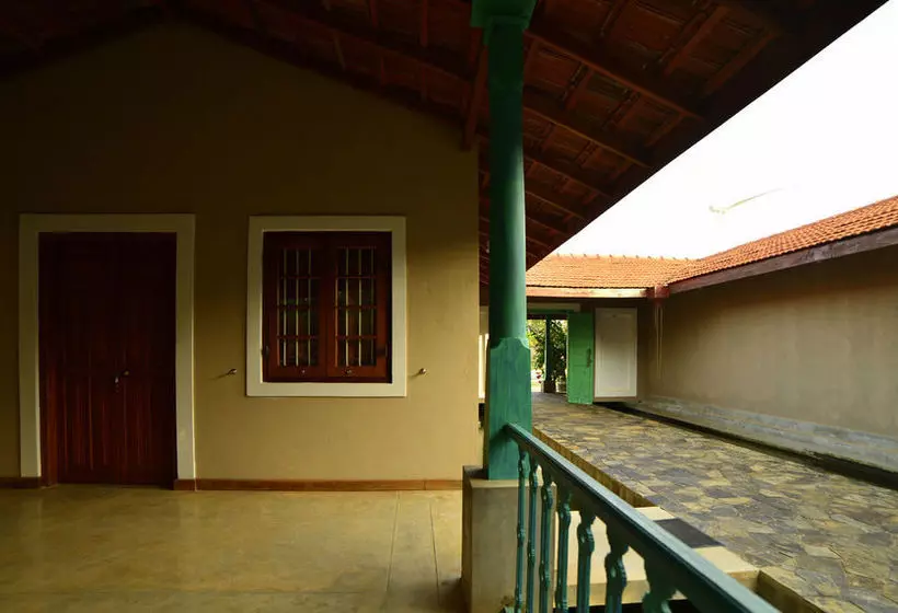 호텔 Divyaa Lagoon