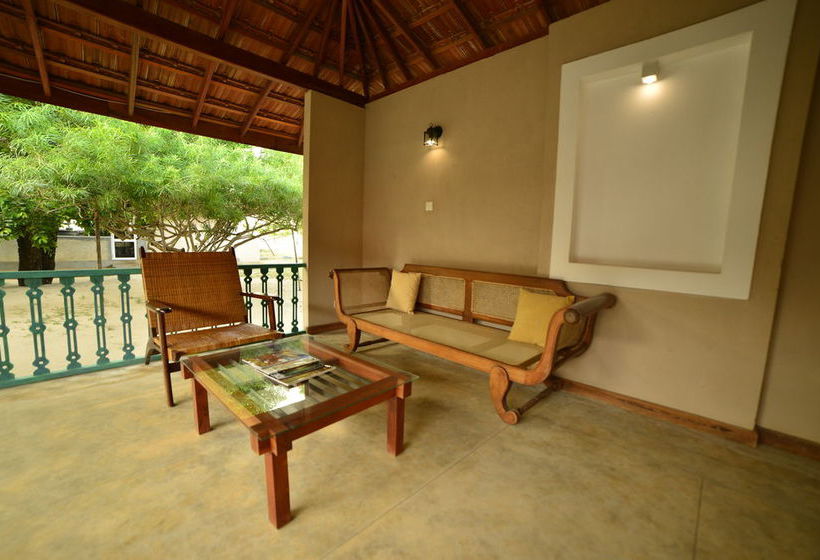 호텔 Divyaa Lagoon