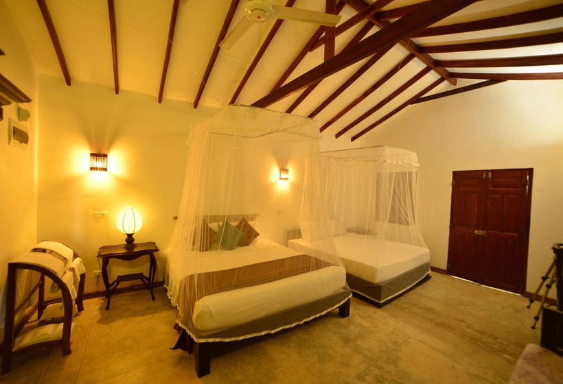 호텔 Divyaa Lagoon