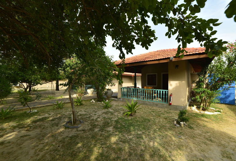 호텔 Divyaa Lagoon