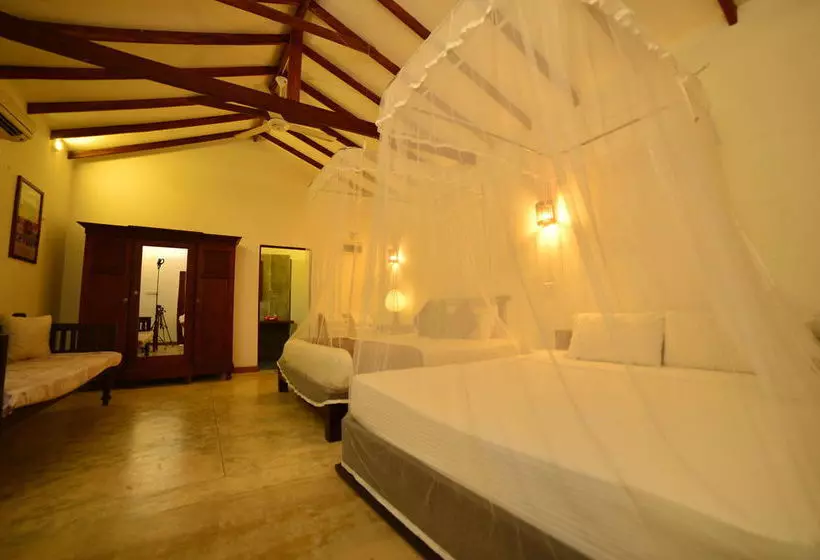 호텔 Divyaa Lagoon